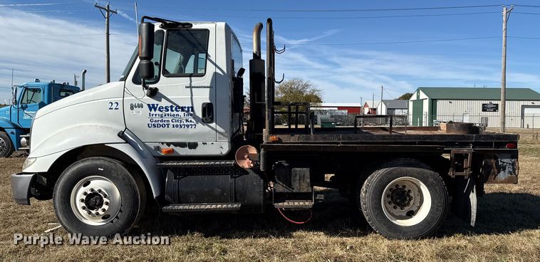 image for item EP0969 2005 International 8600 flatbed truck