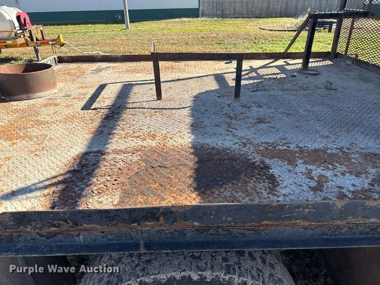 image for item EP0969 2005 International 8600 flatbed truck