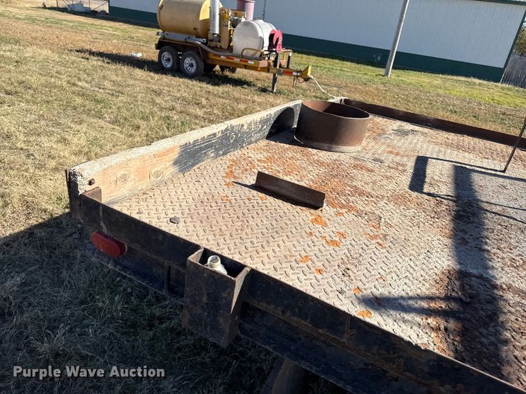 image for item EP0969 2005 International 8600 flatbed truck