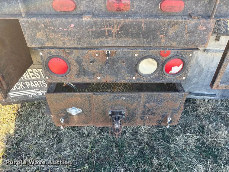 image for item EP0969 2005 International 8600 flatbed truck