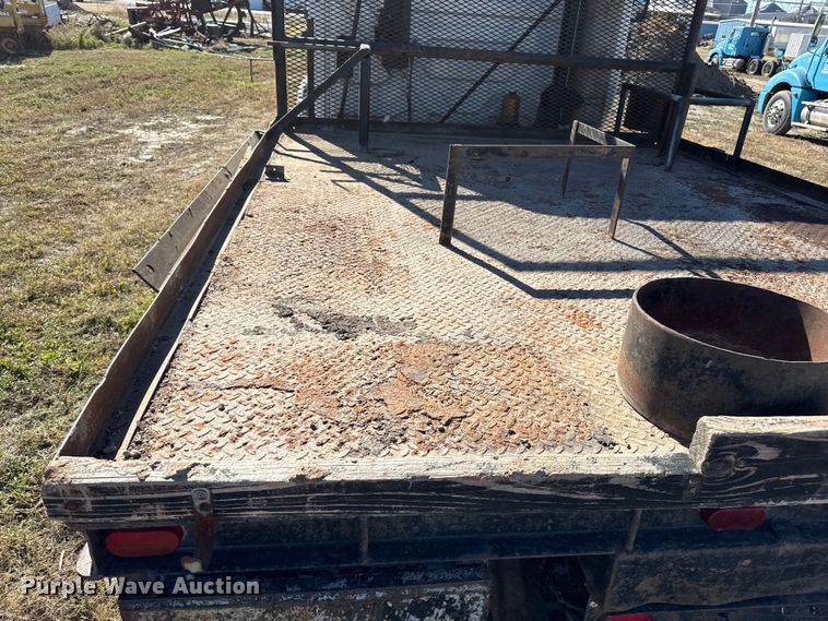 image for item EP0969 2005 International 8600 flatbed truck