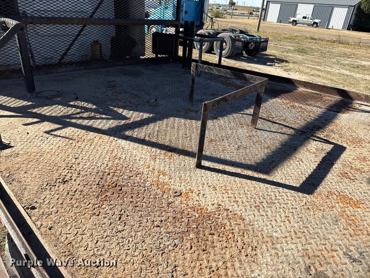 image for item EP0969 2005 International 8600 flatbed truck