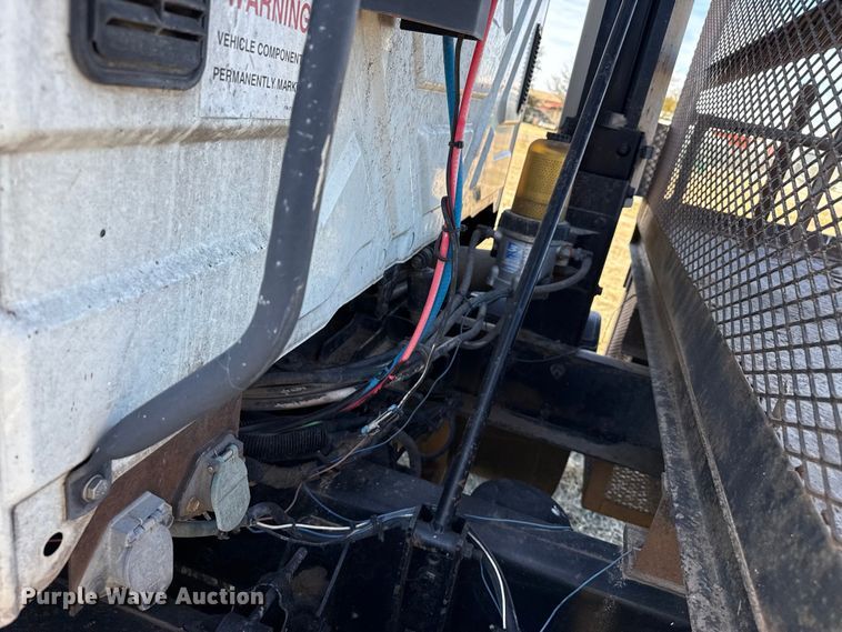 image for item EP0969 2005 International 8600 flatbed truck