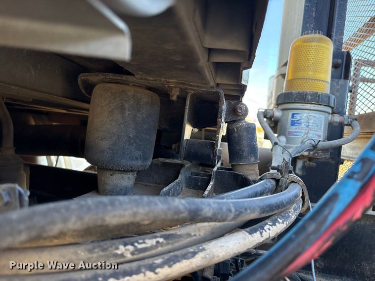 image for item EP0969 2005 International 8600 flatbed truck