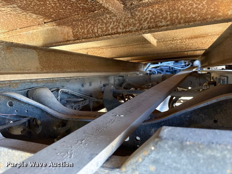 image for item EP0969 2005 International 8600 flatbed truck