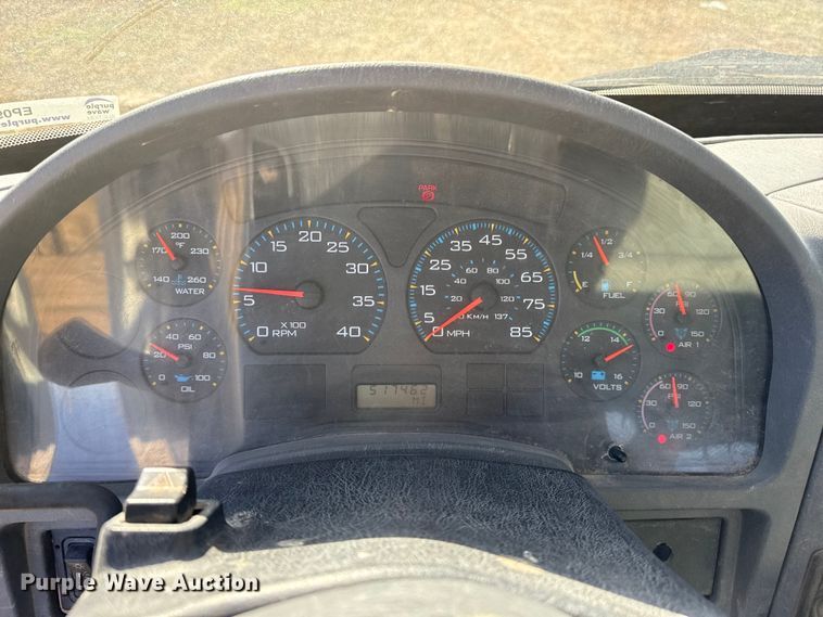 image for item EP0969 2005 International 8600 flatbed truck