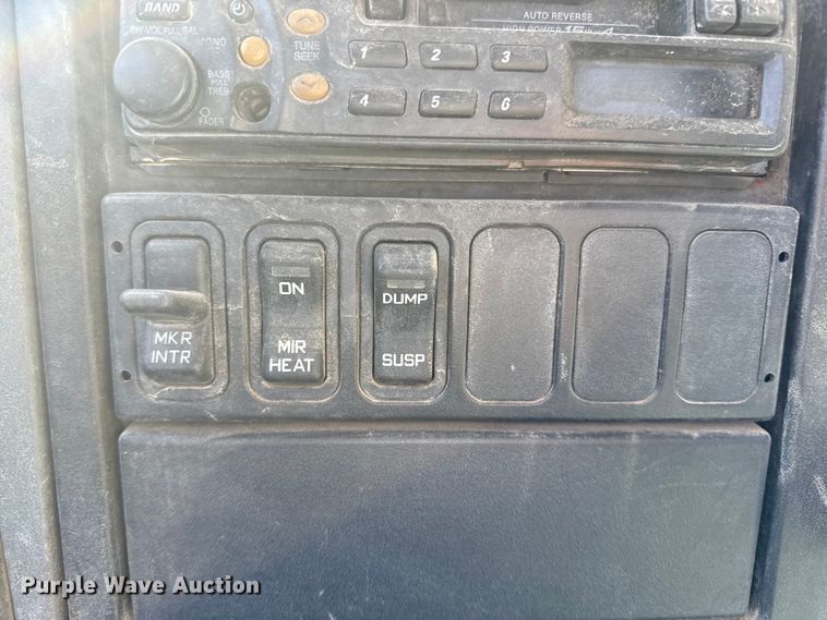 image for item EP0969 2005 International 8600 flatbed truck