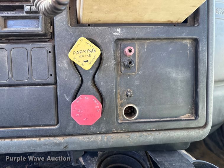 image for item EP0969 2005 International 8600 flatbed truck