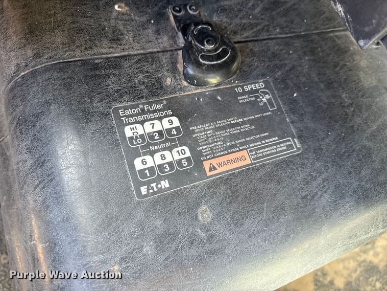 image for item EP0969 2005 International 8600 flatbed truck