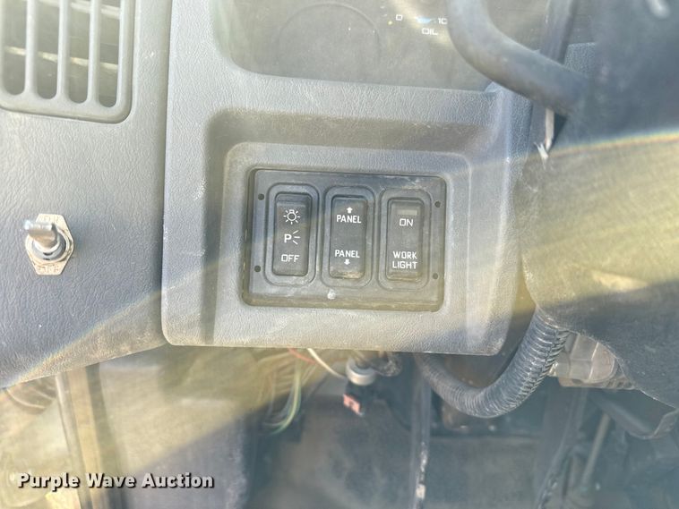 image for item EP0969 2005 International 8600 flatbed truck