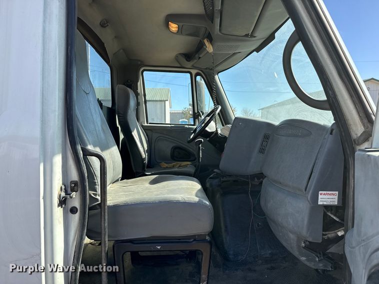 image for item EP0969 2005 International 8600 flatbed truck