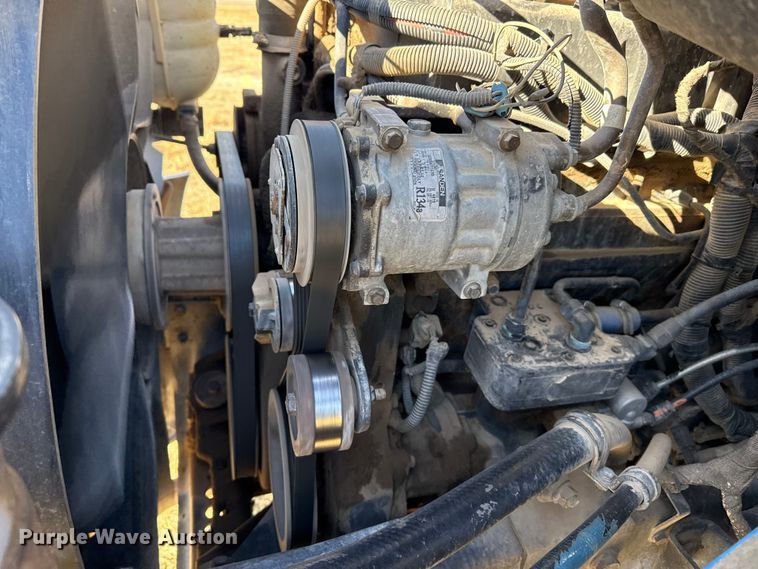 image for item EP0969 2005 International 8600 flatbed truck