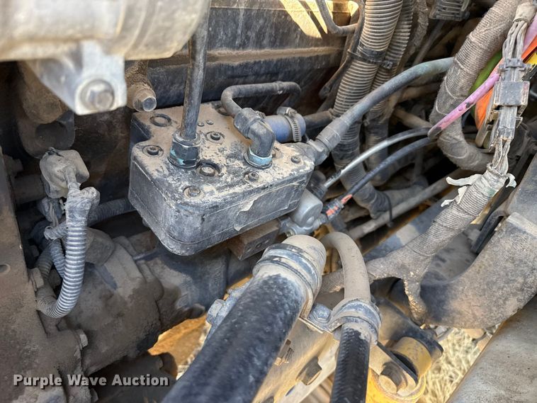 image for item EP0969 2005 International 8600 flatbed truck