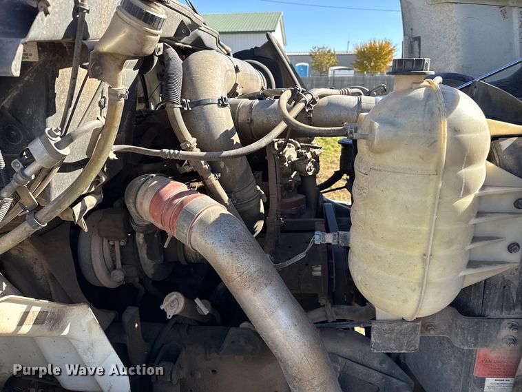 image for item EP0969 2005 International 8600 flatbed truck