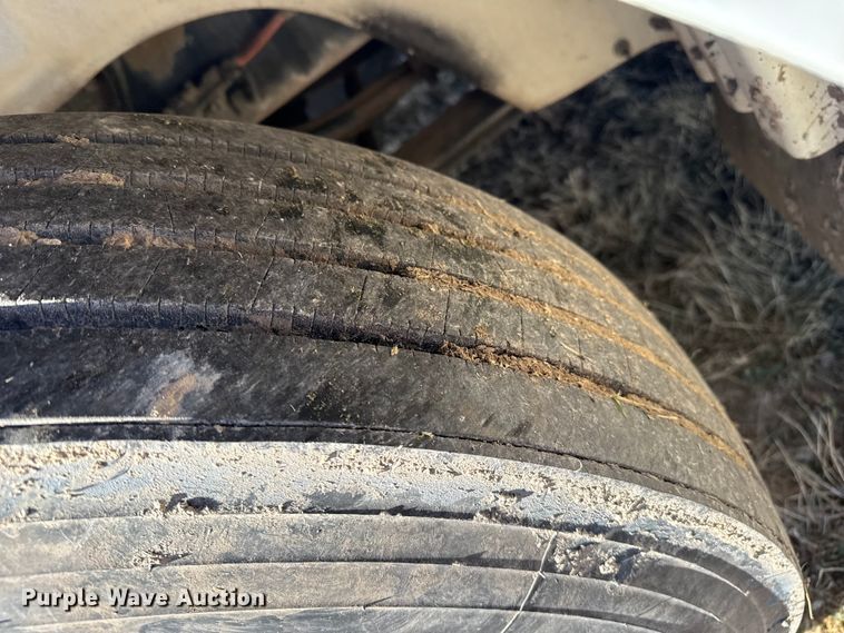 image for item EP0969 2005 International 8600 flatbed truck