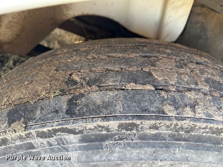 image for item EP0969 2005 International 8600 flatbed truck