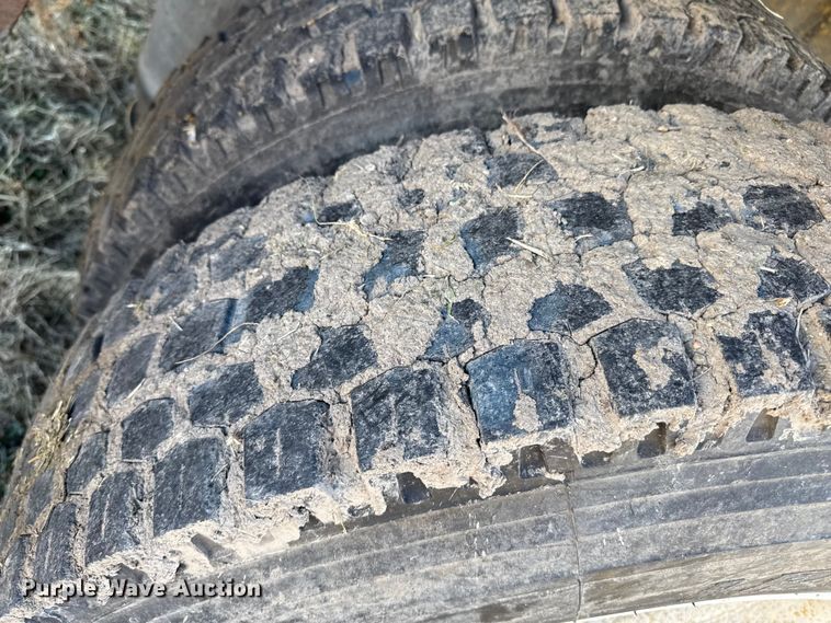 image for item EP0969 2005 International 8600 flatbed truck