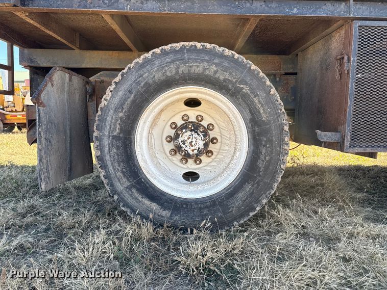 image for item EP0969 2005 International 8600 flatbed truck