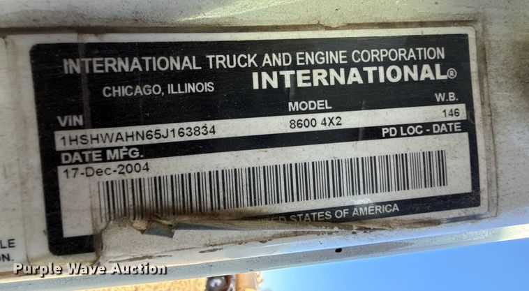 image for item EP0969 2005 International 8600 flatbed truck