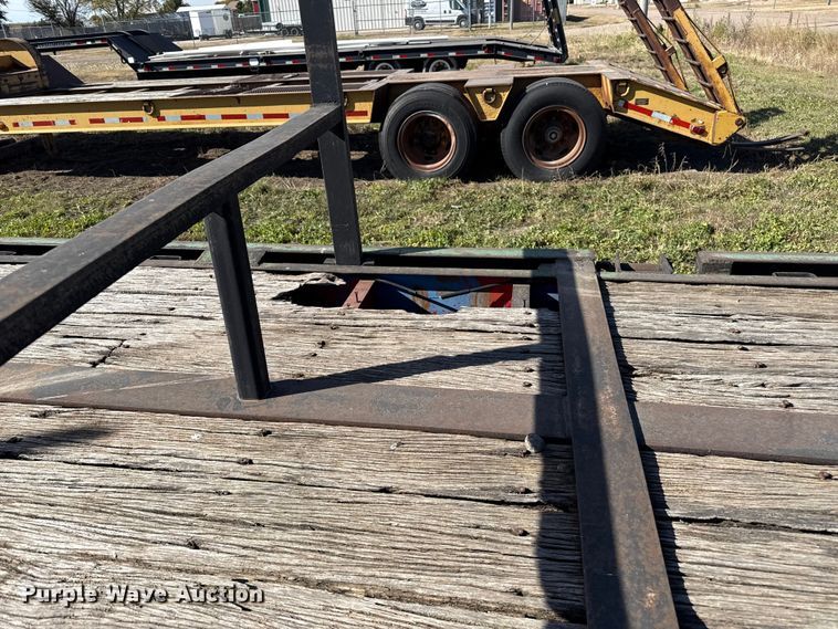image for item EP0971 1982 Fontaine drop deck trailer