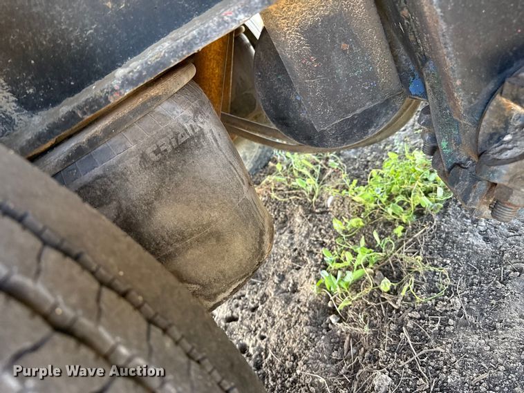 image for item EP0971 1982 Fontaine drop deck trailer