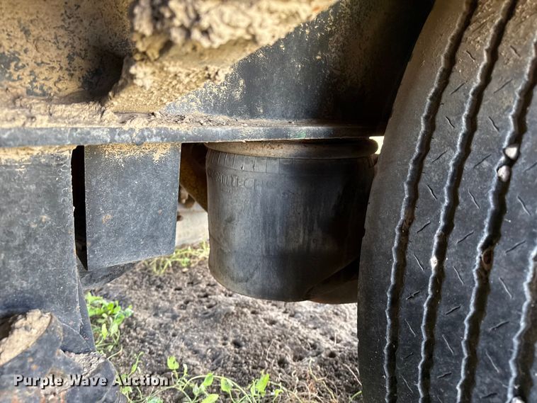 image for item EP0971 1982 Fontaine drop deck trailer