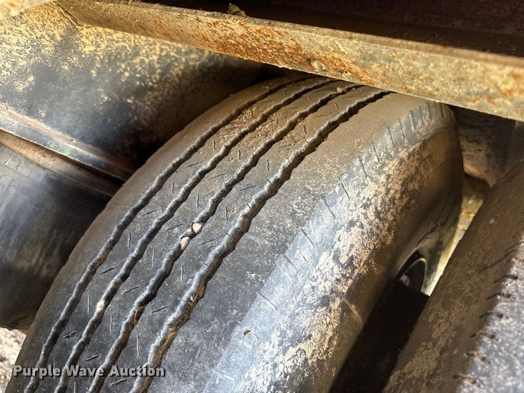 image for item EP0971 1982 Fontaine drop deck trailer