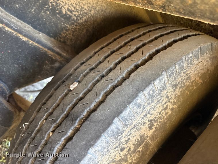 image for item EP0971 1982 Fontaine drop deck trailer