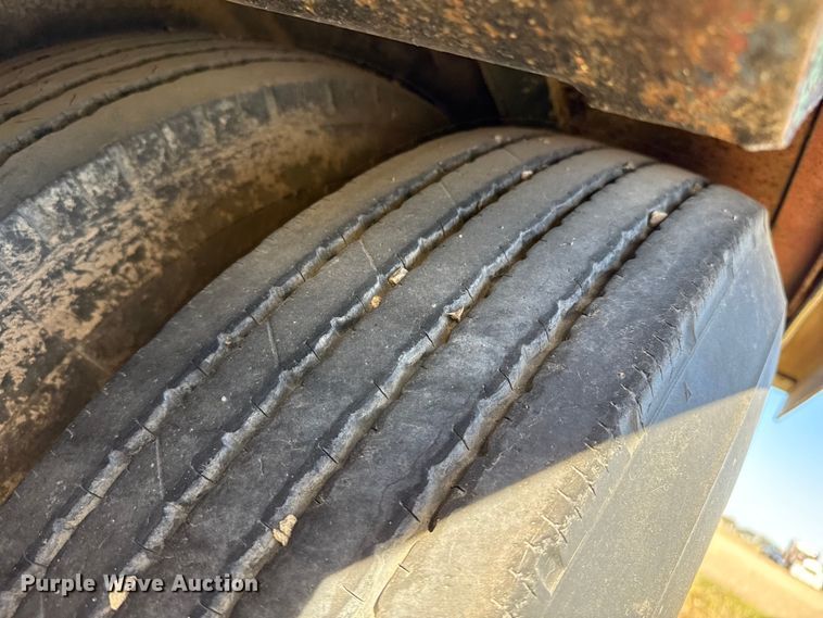 image for item EP0971 1982 Fontaine drop deck trailer