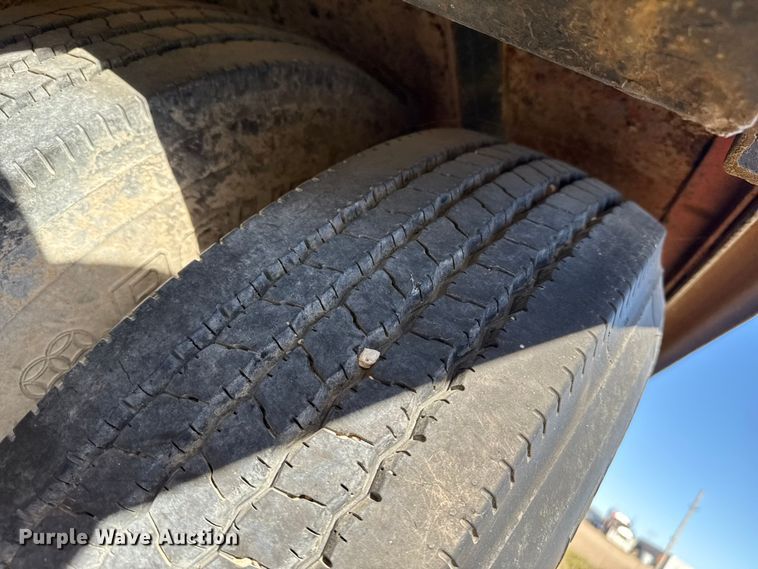 image for item EP0971 1982 Fontaine drop deck trailer