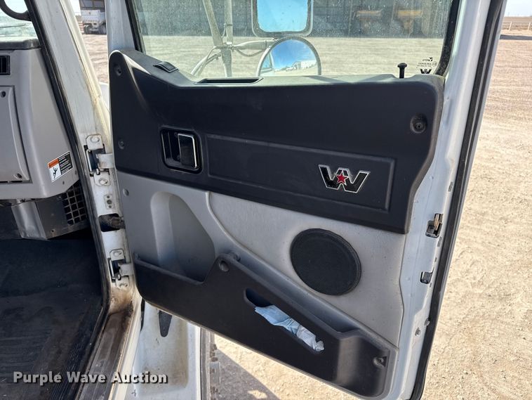 image for item EP0973 2021 Western Star 4700SB truck cab and chassis