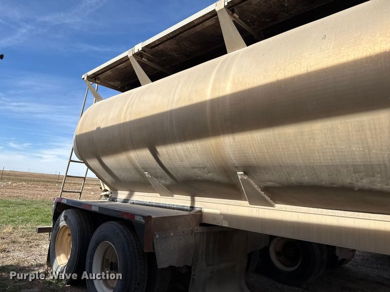 image for item EP2502 2016 CEI Pacer feed delivery trailer