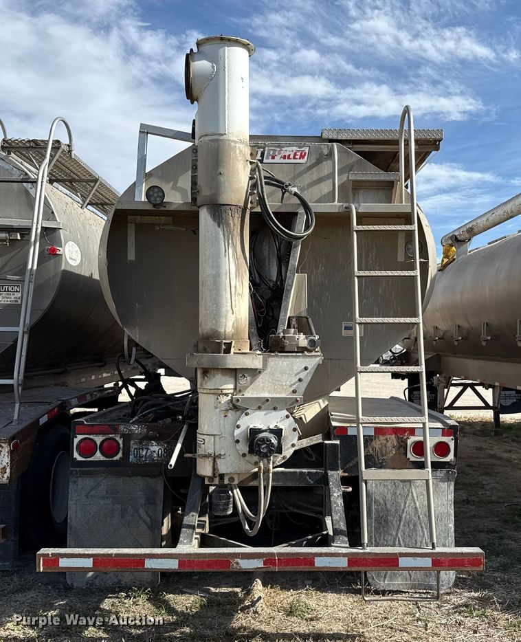 image for item EP2502 2016 CEI Pacer feed delivery trailer