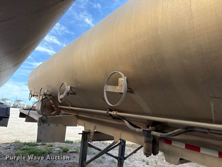 image for item EP2502 2016 CEI Pacer feed delivery trailer