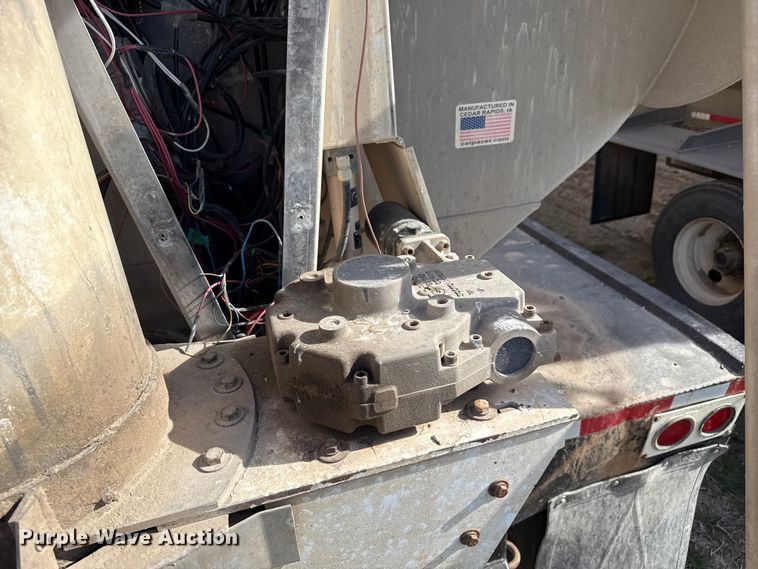 image for item EP2502 2016 CEI Pacer feed delivery trailer