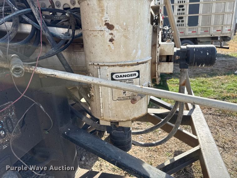 image for item EP2502 2016 CEI Pacer feed delivery trailer