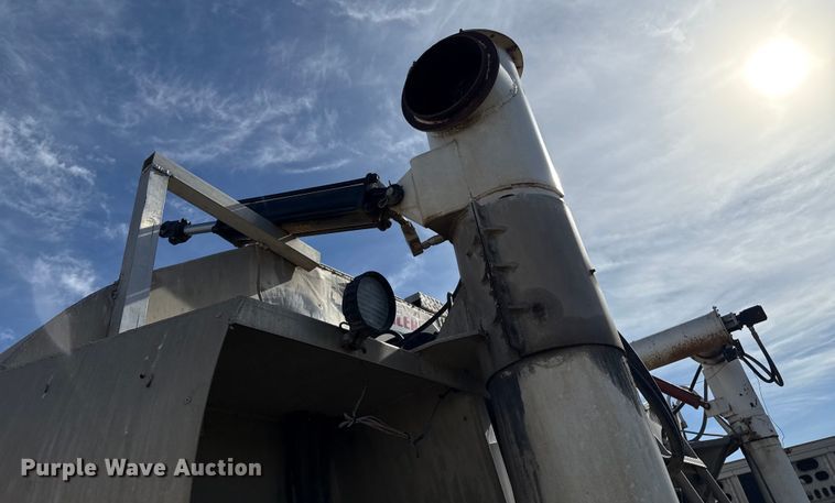 image for item EP2502 2016 CEI Pacer feed delivery trailer