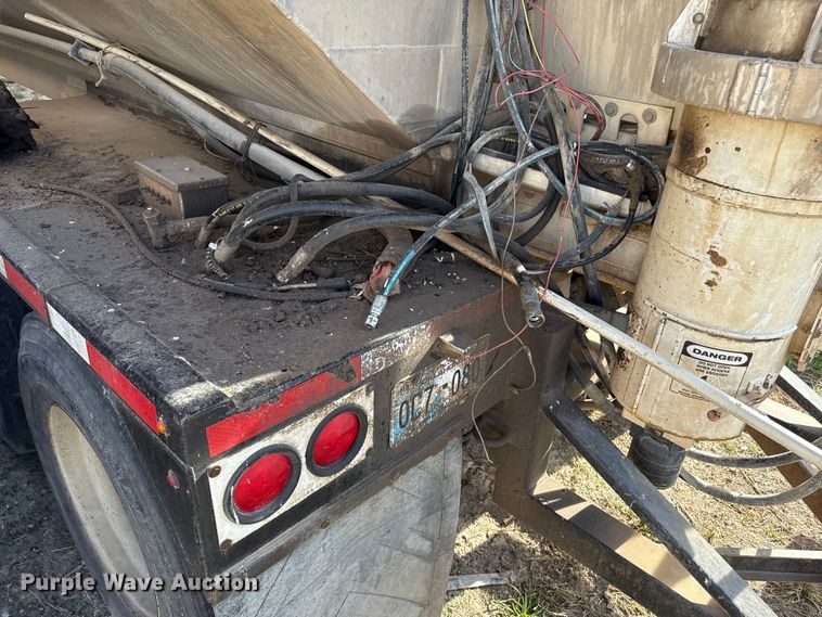 image for item EP2502 2016 CEI Pacer feed delivery trailer