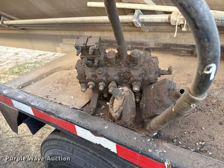 image for item EP2502 2016 CEI Pacer feed delivery trailer