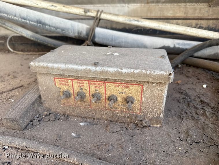 image for item EP2502 2016 CEI Pacer feed delivery trailer