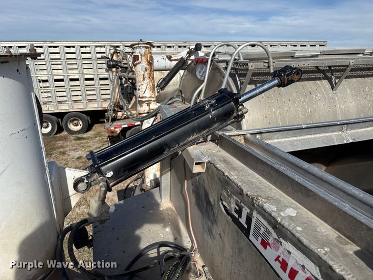 image for item EP2502 2016 CEI Pacer feed delivery trailer