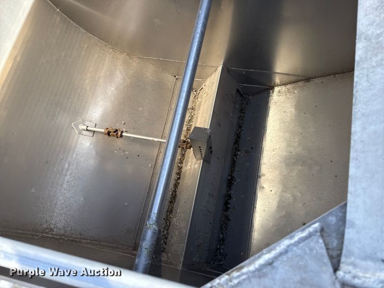 image for item EP2502 2016 CEI Pacer feed delivery trailer