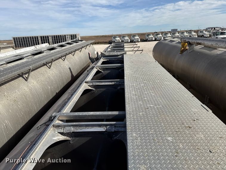 image for item EP2502 2016 CEI Pacer feed delivery trailer