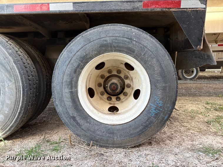 image for item EP2502 2016 CEI Pacer feed delivery trailer