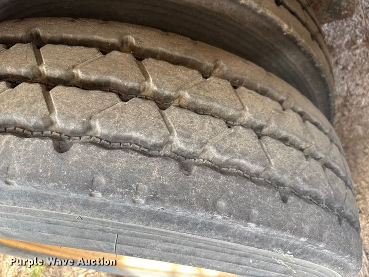 image for item EP2502 2016 CEI Pacer feed delivery trailer