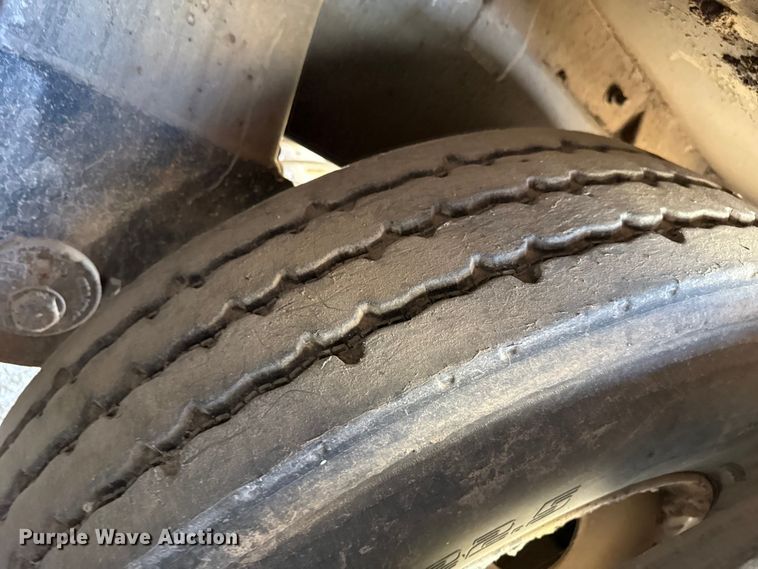 image for item EP2502 2016 CEI Pacer feed delivery trailer