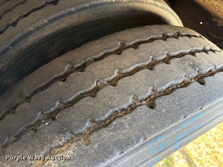 image for item EP2502 2016 CEI Pacer feed delivery trailer