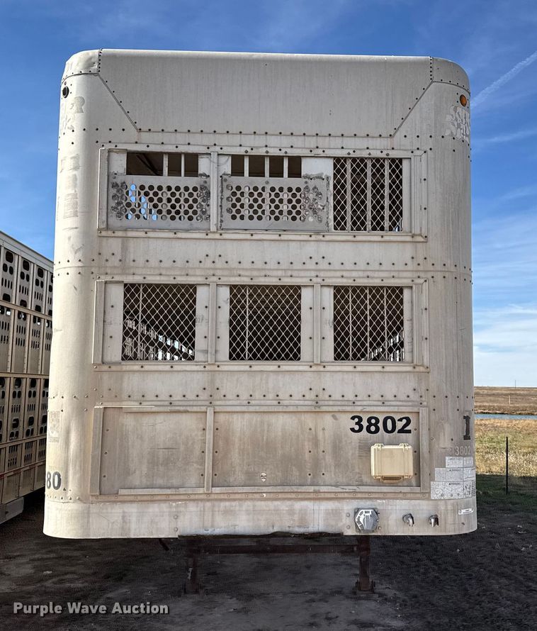 image for item EQ4697 2000 Wilson livestock trailer