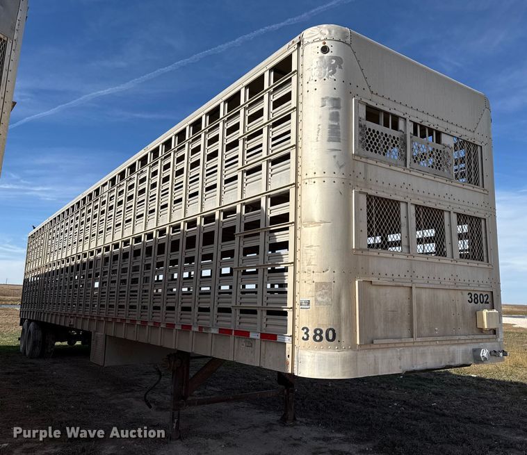 image for item EQ4697 2000 Wilson livestock trailer