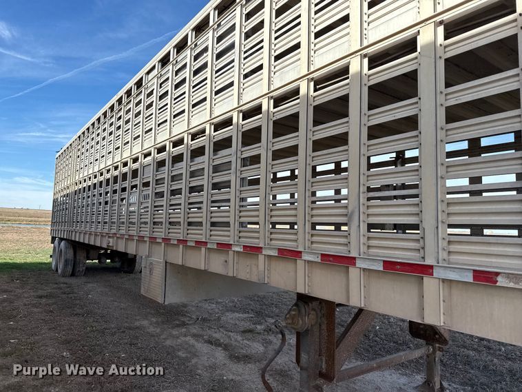 image for item EQ4697 2000 Wilson livestock trailer